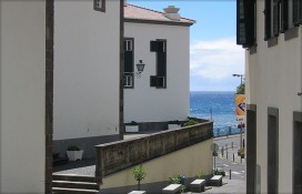 Понта до Соль. Улица с видом на море. Понта до Соль. Улица с видом на море.