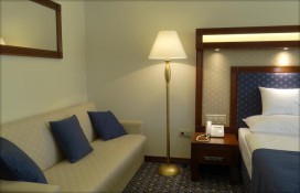 21128076.jpg 21128076.jpg