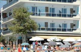 4385093.jpg 4385093.jpg