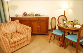 597a7_gardensuitebw800.jpg 597a7_gardensuitebw800.jpg