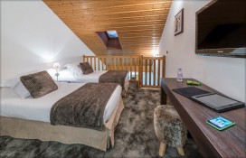 a5afc_deluxe-family-room-1.jpg a5afc_deluxe-family-room-1.jpg