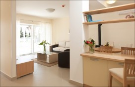 b7403_14.jpg b7403_14.jpg