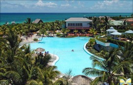bigmeliacayococo15-pool.jpg bigmeliacayococo15-pool.jpg