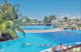 bigsanta-maria-pool-2.jpg bigsanta-maria-pool-2.jpg