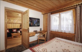 deluxe-suite-3.jpg deluxe-suite-3.jpg