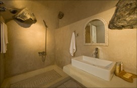 gorgonasuperiorbathroomb.jpg gorgonasuperiorbathroomb.jpg