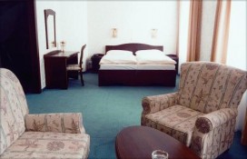 hotel-grand-smokovec-high-tatras-slovakia-ski-accommodation-holiday-in-en-big-gsmokovec-izbaresize.jpg
