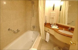 juniorsuitebathroom.jpg juniorsuitebathroom.jpg