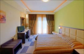 king-size-bed-room.jpg king-size-bed-room.jpg