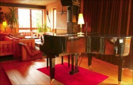 lesarcshoteldugolfarc1800sshoteldugolflobby.jpg lesarcshoteldugolfarc1800sshoteldugolflobby.jpg