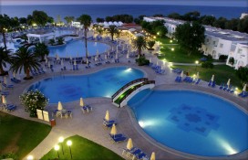 pool-nightshot.jpg pool-nightshot.jpg