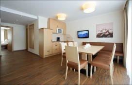 wellapart34.jpg wellapart34.jpg